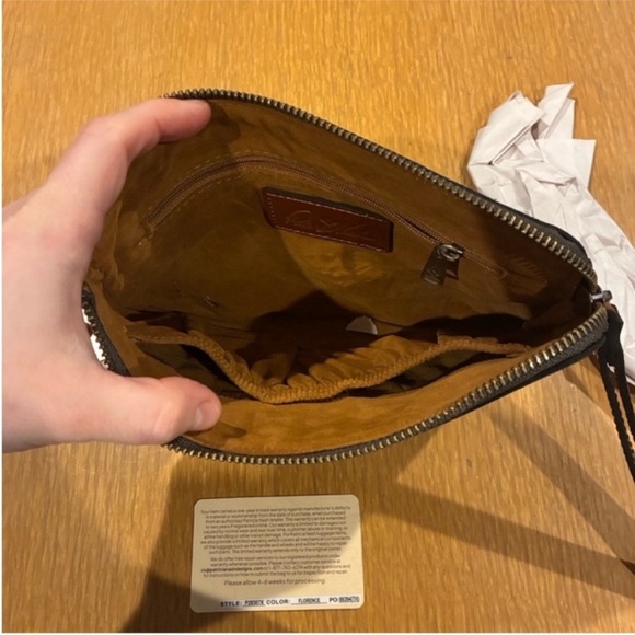 NWT Patricia Nash Tooled Cassini
"Florence" Wristlet - Picture 12 of 13